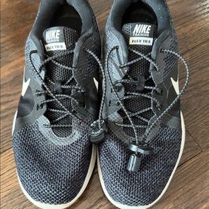 Nike Training Flex TR8 Sneakers
